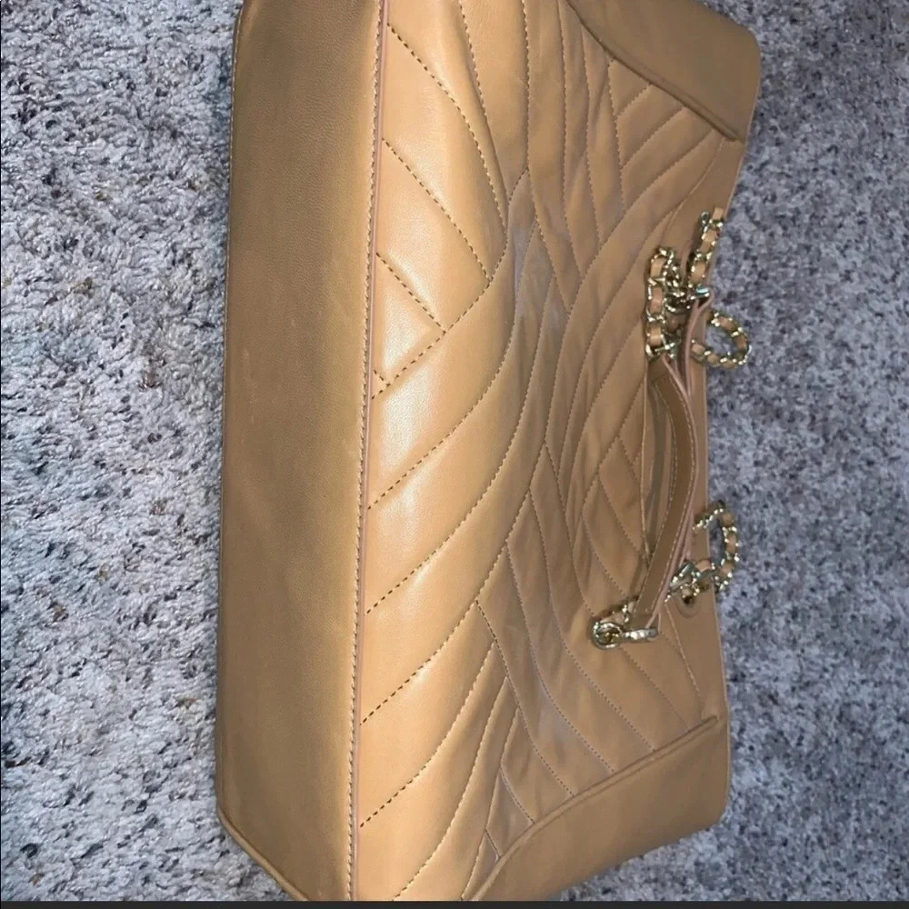 SOLD Tory Burch shoulder bag in Light Camel - Picture 6 of 10